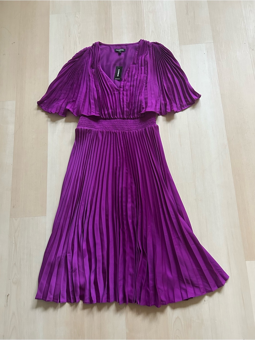 Express Pleated Midi Dress in Magenta/Purple